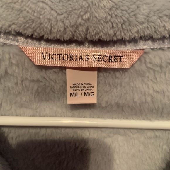 ‼️No Longer Available‼️ Victoria’s Secret Robe. - Picture 4 of 4